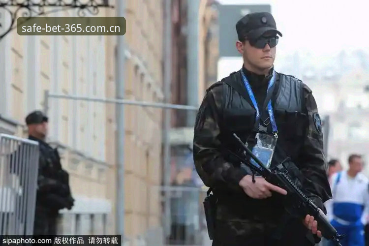 世界杯安保缩水80%：英国警员从40人降到3人，谁为球迷安全买单？